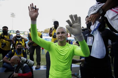 El portero costarricense Keylor Navas un crack de la solidaridad y la fe.