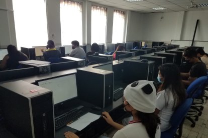 El examen de ingreso a la universidad esta vez se desarrolla con normalidad.