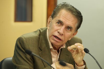 Alfonso Espinoza de los Monteros sigue causando sensación en Instagram con sus publicaciones