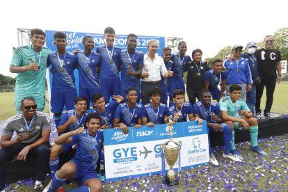 La plantilla Sub 17 de Emelec venció en la final del torneo Meet the World with SKF capítulo Ecuador a Rocafuerte FC.