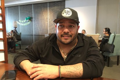 Yan Collazo llegó desde Puerto Rico y al primer medio con el que se presentó fue con EXTRA.