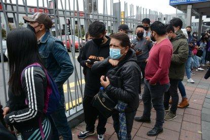 Yolanda Rivera llegó al CCI acompañada de su nieto Dylan. Le encantan las canciones de Daddy Yankee.