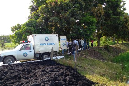 El cuerpo de Ronald Javier Vélez Saltos la mañana del miércoles 30 de marzo flotando en una poza.