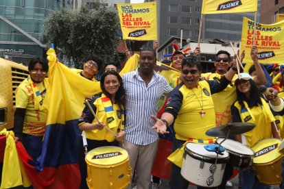 Édison Méndez, exseleccionado, compartió con los aficionados su experiencia futbolera.