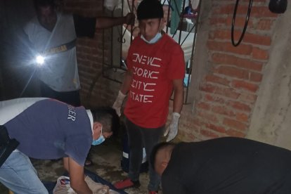 El chico se pegó un tiro en la cabeza. Ocurrió en el baño de su domicilio.