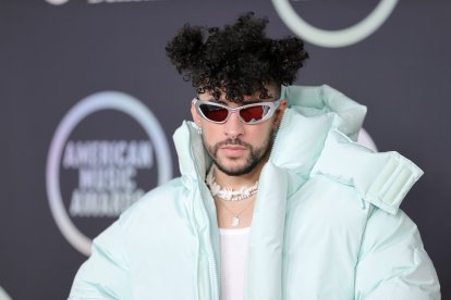 ¡Bad Bunny se puso a meditar en pleno concierto!