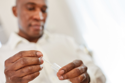 En una de las proteínas del fluido indicaría cuán grave podría ser el virus en el organismo de la persona infectada.