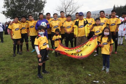 Uno de los dos equipos que lleva el nombre y los colores de Barcelona en la liga barrial.