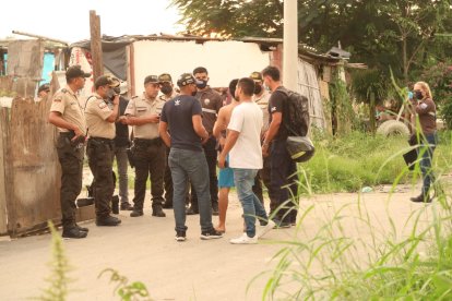 Agentes policiales llegaron a la populosa zona para investigar este hecho.