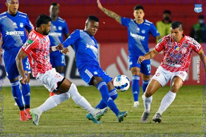 El Bombillo fue de más a menos frente al campeón boliviano en el partido de la Copa Libertadores.