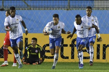 El atacante uruguayo Mauro Da Luz (32) marcó un doblete ante los brasileños.