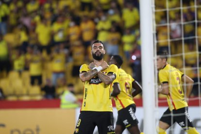 Con doblete de Mastriani, el elenco canario derrotó al equipo uruguayo en el segundo torneo internacional de la temporada que le toca disputar