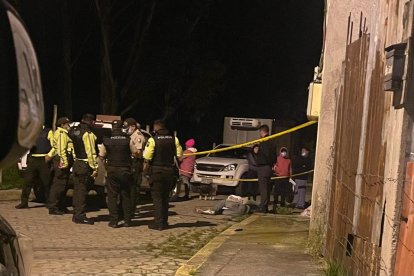 El cuerpo fue hallado en una calle cercana a la quebrada Curiquingue, en La Roldós.