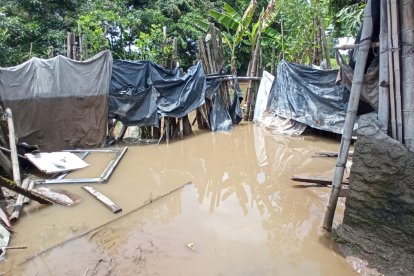 El desbordamiento de tres ríos deja 70 familias damnificadas en Quinindé