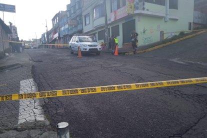 La Policía realizó varios allanamientos por el sector para buscar a los responsables del crimen.