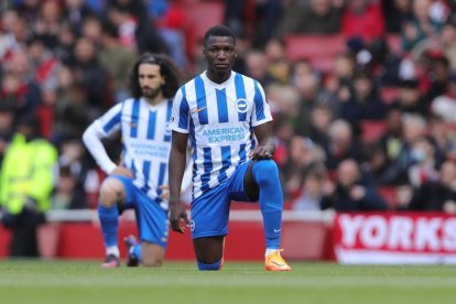 El volante ecuatoriano Moisés Caicedo debutó en la Premier League con el Brighton, en el duelo ante el Arsenal, por la fecha 31.