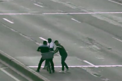 Los implicados fueron captados por cámaras de vigilancia de la zona.