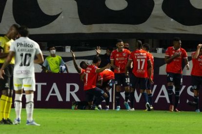 Universidad Católica no pudo vencer a Santos de Fabián Bustos en la Sudamericana