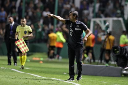 Fabián Bustos llegó al Santos de Brasil el pasado 28 de febrero. Desde su llegada el Peixe apenas ha ganado dos encuentros.