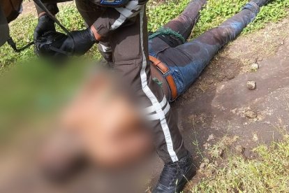 El cadáver fue hallado tirado sobre un camino de tercer orden, en la vía al Pasochoa, en el suroriente de Quito.