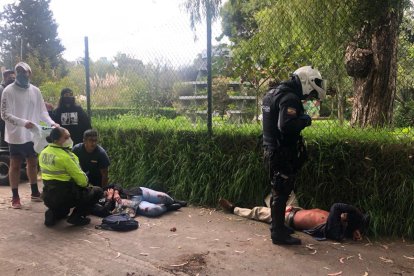 La mujer recibió varias puñaladas por parte del agresor, afortunadamente fue auxiliada por quienes transitaban por el sector