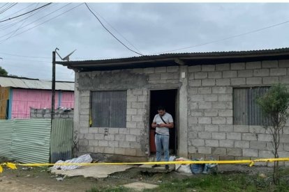 En esta vivienda del barrio Monte Sinaí, del sur de 
Esmeraldas, gatilleros acribillaron a seis integrantes de una familia.
