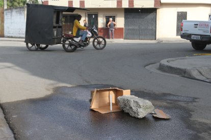 En este callejón del Guasmo sur asesinaron a tres personas, dos hombres y una mujer.