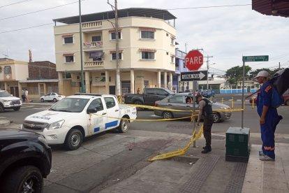 El sector donde ocurrió el crimen está acordonado por la Policía.