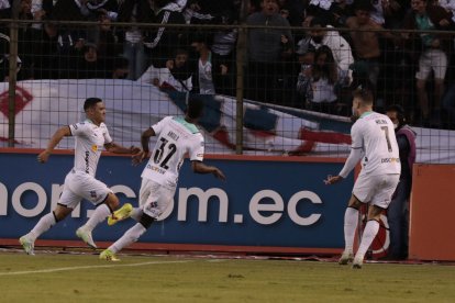 Alexander  Alvarado (i) y Tomás Molina (d) es la dupla goleadora de ilusiona a los universitarios