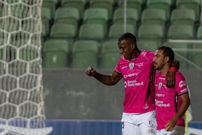 El rayado decidió abrir su estadio para el partido ante Deportivo Cuenca. Aucas, en cambio, puso la general a un dólar.