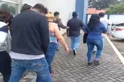 Los detenidos son tres hombres y una mujer.
