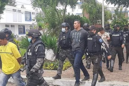 Los sospechosos puestos a órdenes de las autoridades.