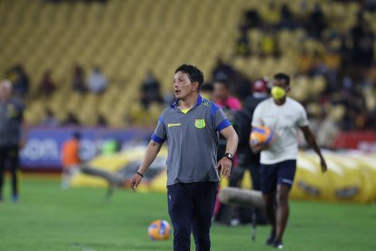 Leonardo Vanegas, el DT de Gualaceo, su primera vez en el Monumental y ya fue histórica.