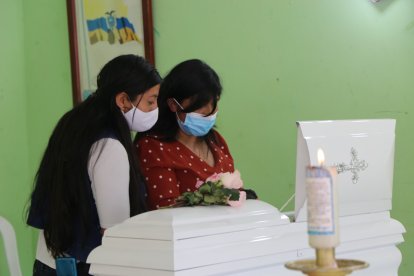 El velorio se realizó en la casa comunal del barrio La Floresta.