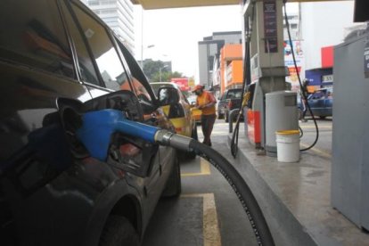 El precio de la gasolina súper ha subido en los últimos meses debido al mayor costo del barril de petróleo