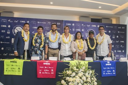 Carlos Morán (Coordinador Ministerio de Deporte), Jonathan Zambrano "El Gato Chila" (Seleccionado de Ecuador), Sebastián Palacios (Ministro de Deportes), Bernardo Arosemena (Presidente Federación Ecuatoriana de Surf), Johana Buenaño (Vicealcaldesa de San Cristóbal), Juan Pablo Yánez (Deportista Galápagos), Andrés Guschmer (Concejal de Guayaquil), participaron del evento de presentación.