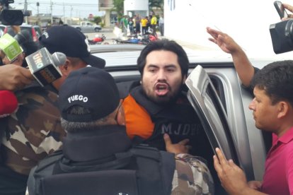 López (en medio) permanece en una cárcel de Riobamba, en la provincia de Chimborazo, desde 2021.