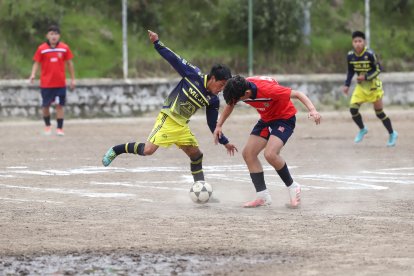 Los jugadores del Mejía y Montúfar dejaron todo en la cancha. Les faltó puntería para abrir el marcador.