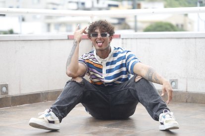 Estrenó su tema ‘Ven Báilame’. Está radicado en Medellín para enfocarse en su carrera artística.