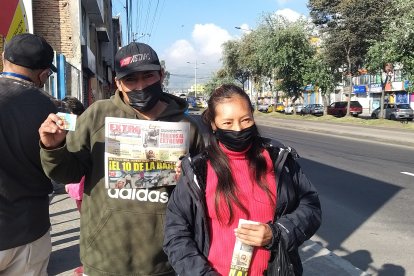 Entre los premios de la promoción están órdenes de compra, fundas de víveres, camisetas y gorras.