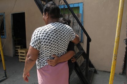 La madre y abuela del niño baleado en el suburbio cuentan cómo ocurrieron los hechos.