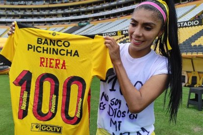 Madelin Riera es la primera futbolista en marcar 100 goles en la historia de la Superliga Femenina.