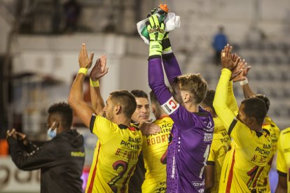 Volvió la alegría a Barcelona y sigue en la punta de LigaPro.