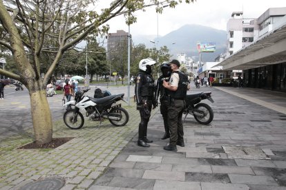 Los uniformados recorren con frecuencia la zona  donde se registró el robo.