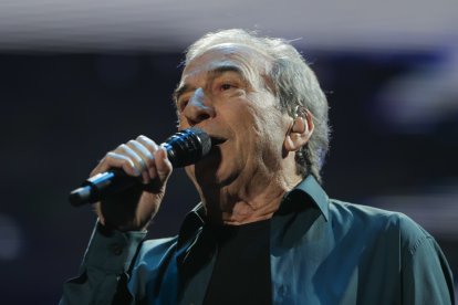 La capital uruguaya vibró durante el último concierto del cantautor español, que cerró en Uruguay su gira.