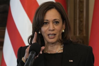 Kamala Harris da positivo por covid-19