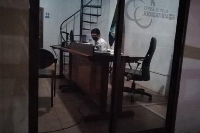 Santa Elena. Este es el despacho del juez Diego Moscoso Cedeño en la Unidad Judicial de Manglaralto.