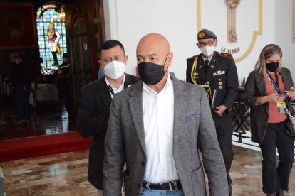 El General en servicio pasivo dio a conocer su decisión esta tarde a través de una carta. En breve el Presidente Lasso designará a un nuevo ministro.