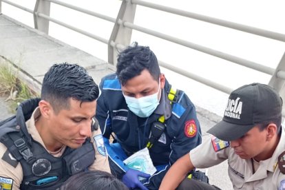 La joven fue asistida y se pudo evitar que finalmente atentara contra su vida.