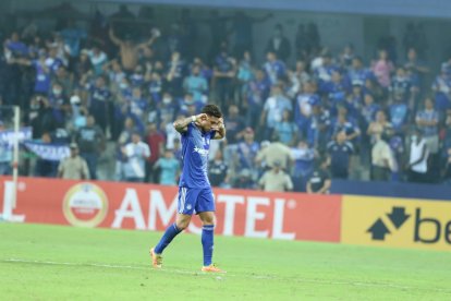 El bicampeón de la Libertadores ganó en el Capwell y los azules están obligados a ganar en Venezuela.